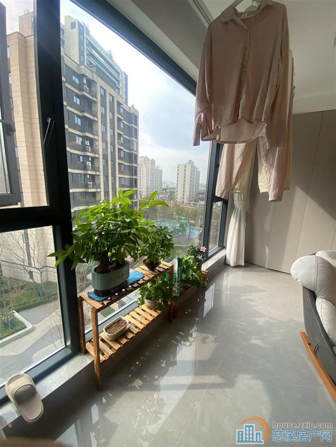 江樾潮启130平225万精装修四居室