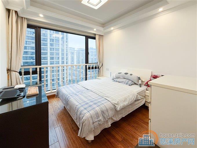 绿城诚园123平精装修，172万带车位