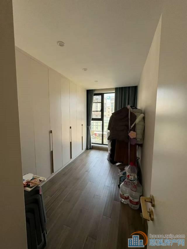 中海湖心半岛127平中间层精233.8万