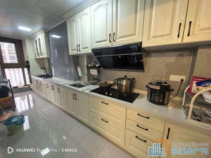 鸣北小区 豪华婚装146平方160万车位