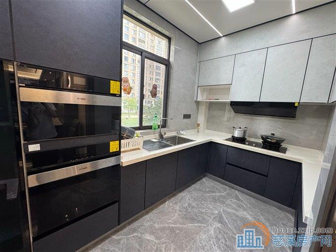 元亨雅园143平265万精装带车位