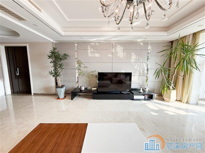 壹公馆 精装送车位 202平方319万