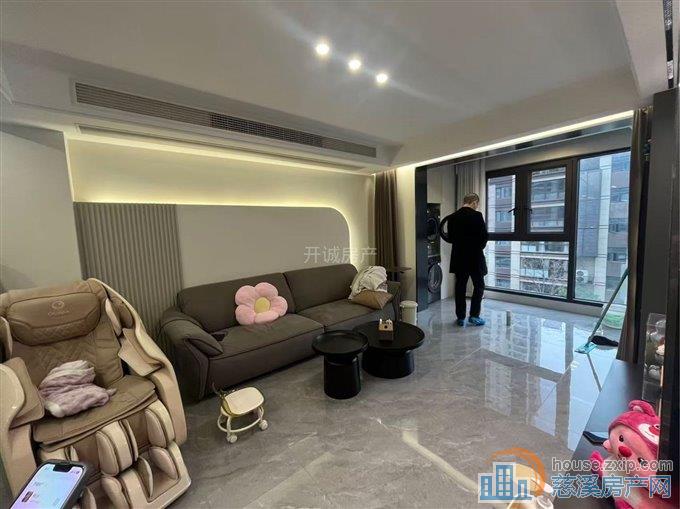 天铂佳苑豪装124平带车位152万