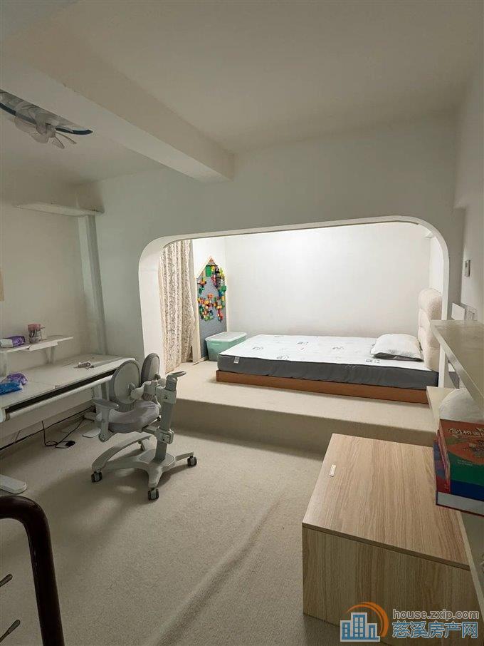 银泰附近精装出租复式公寓