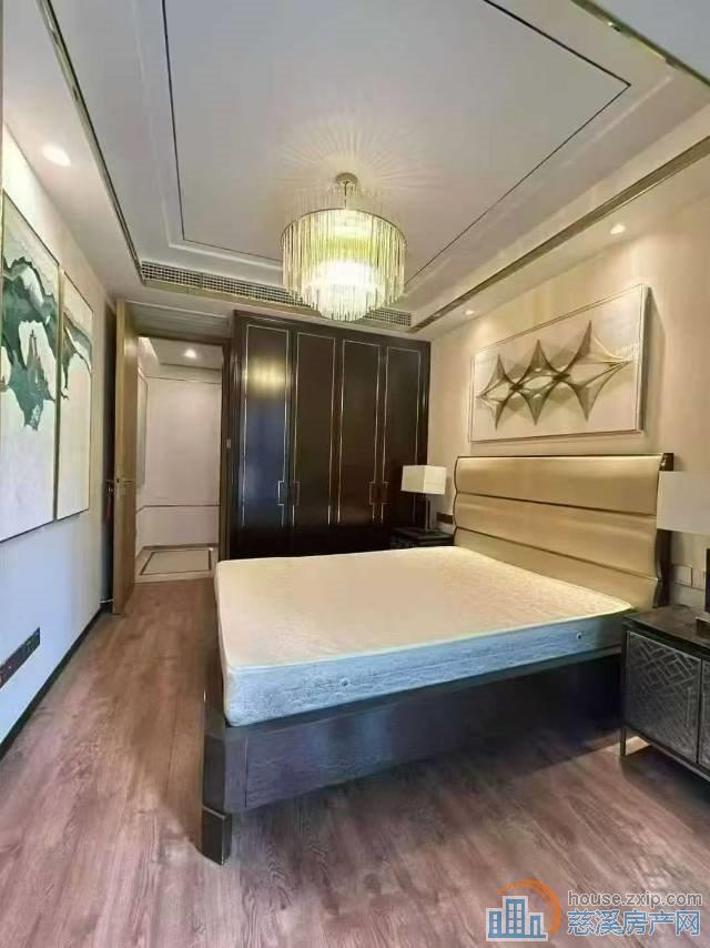 保利4期洋房128平3室精致装修165万