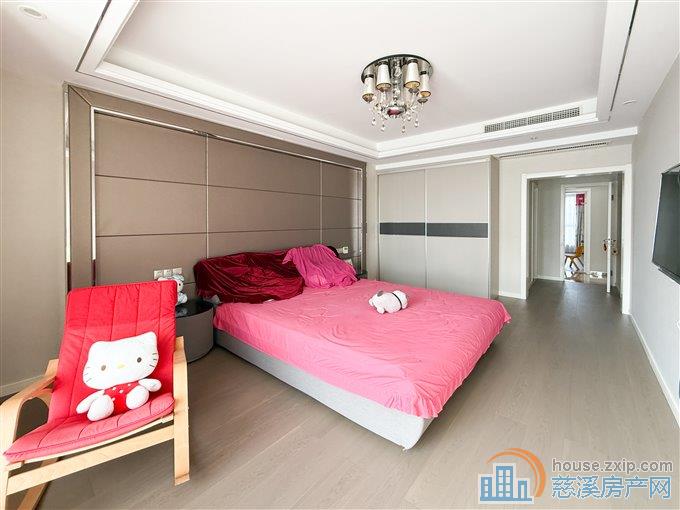 壹公馆 精装送车位 202平方319万