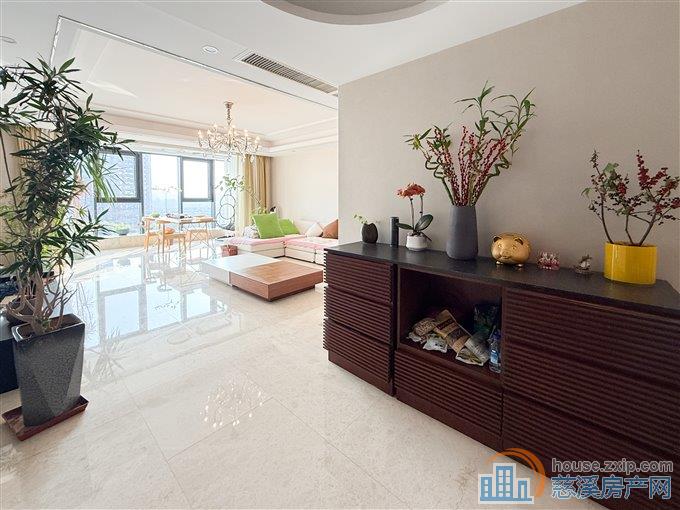 壹公馆 精装送车位 202平方319万