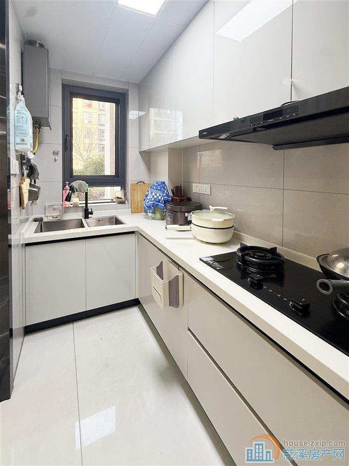 天安盛世精装洋房 三开间拎包入住带车位