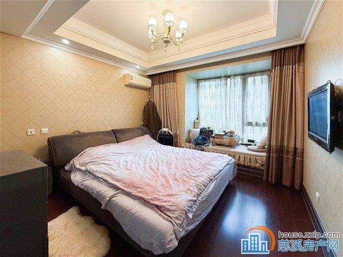 金地鸿悦137平 208万 精装 楼层好