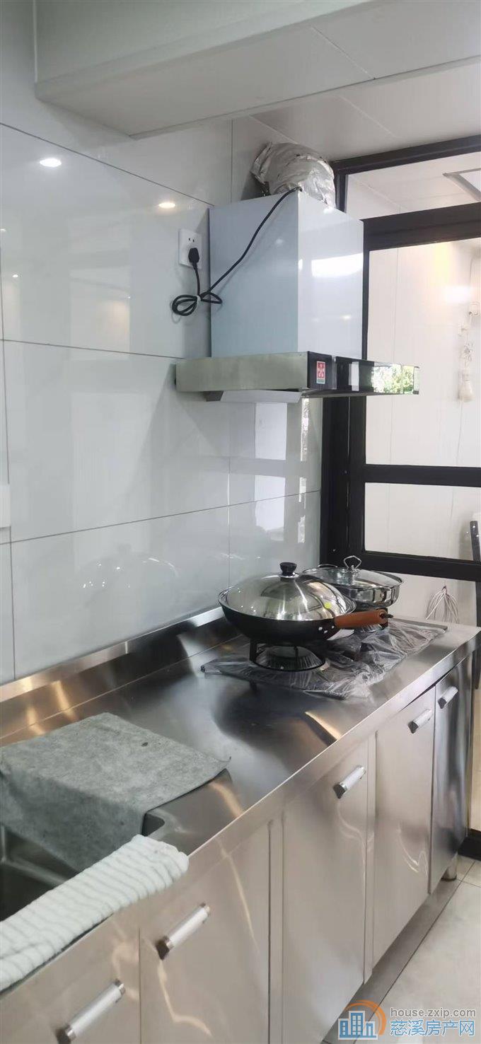 金东南苑直地1楼66.6平精装62.8万