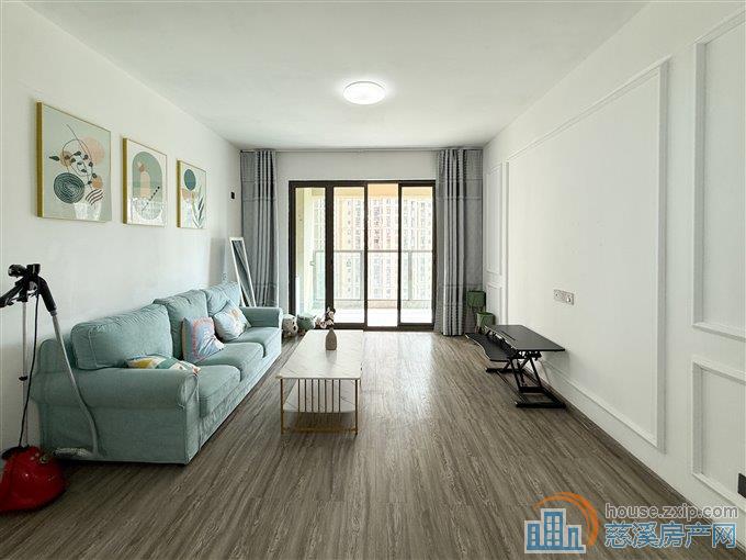 悦华府127平163万中间楼层