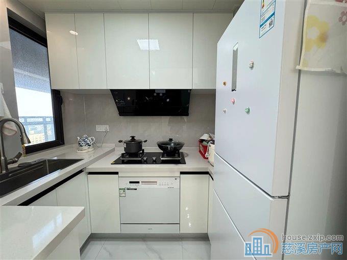 天铂佳苑精装三房 楼层采光好 带车位 