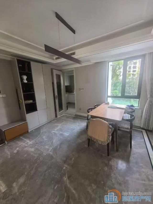 海湖心半岛一期130平带地暖218.8万