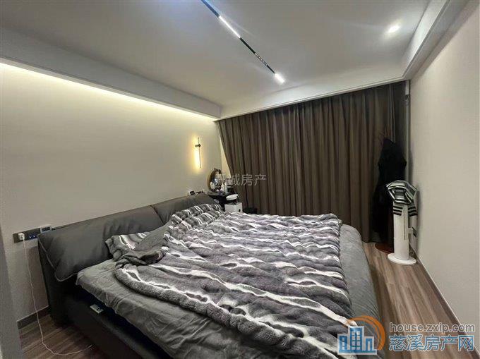 天铂佳苑豪装124平带车位152万