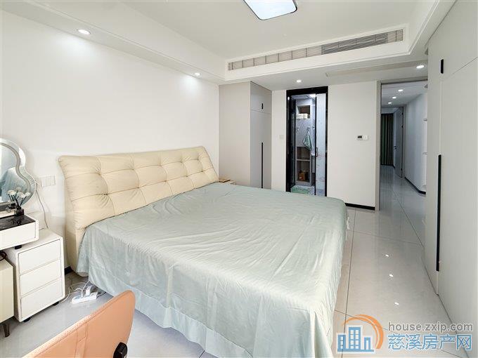 天安盛世精装洋房 三开间拎包入住带车位