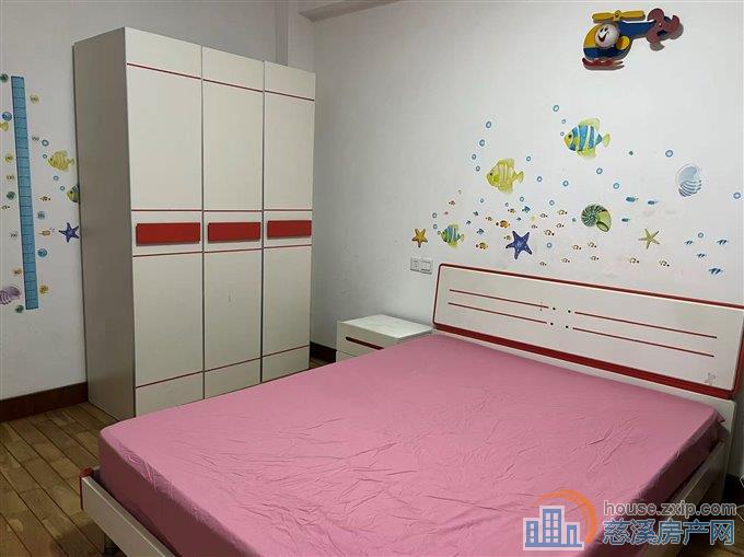 万江华庭143平精装3室2卫2600元
