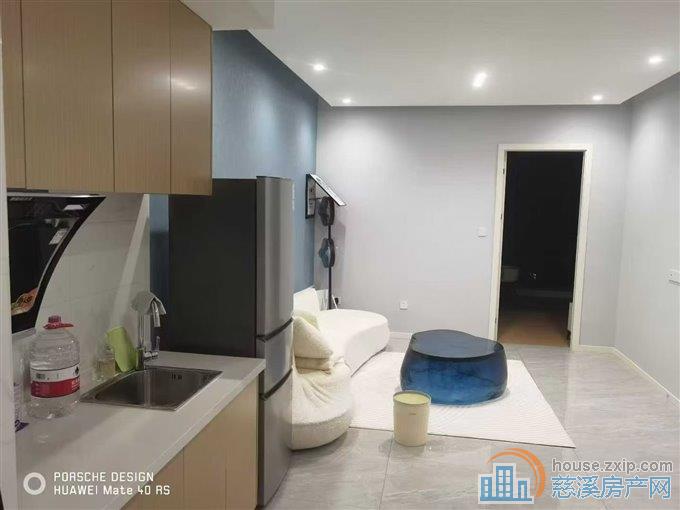 海泊中心2号楼精装修93平公寓72万