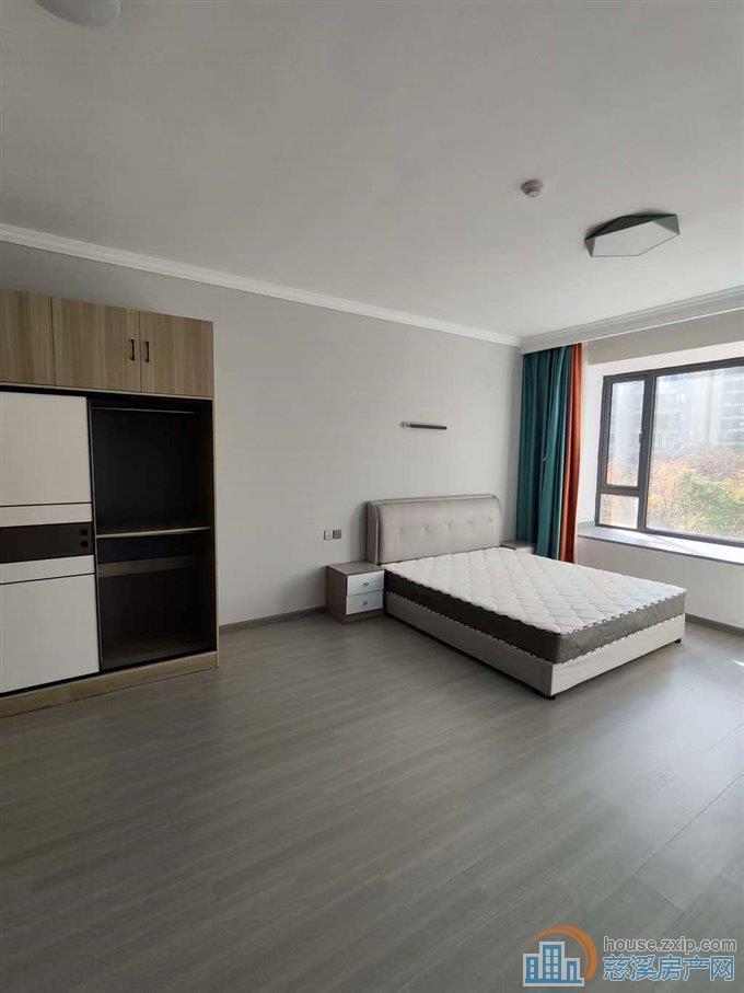 泊蔚里三室南北通透带车位  3600/月