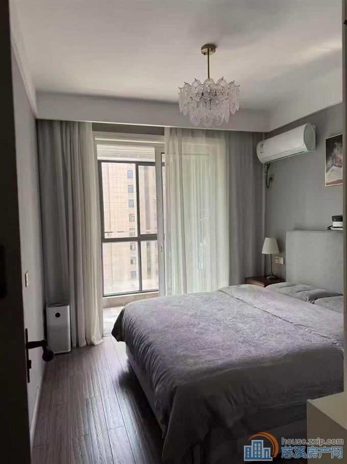 梅林苑48平方精装修电梯洋房