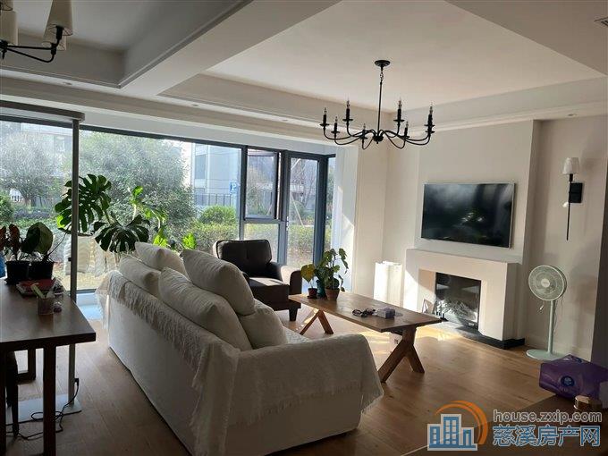 上东辰府 精装 带车位 送家具家电   