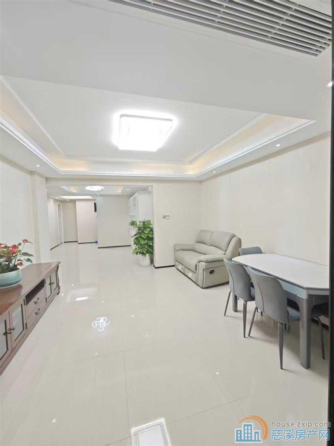 白金湾132平方精装三室二卫129.8万