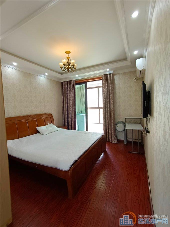 嘉景园朝南精装修单身公寓有阳台直接钥匙在