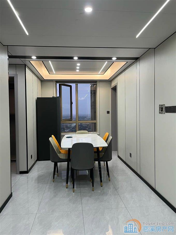 伊顿花苑129平166万全新精装修未入住