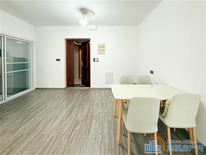 悦华府127平163万中间楼层