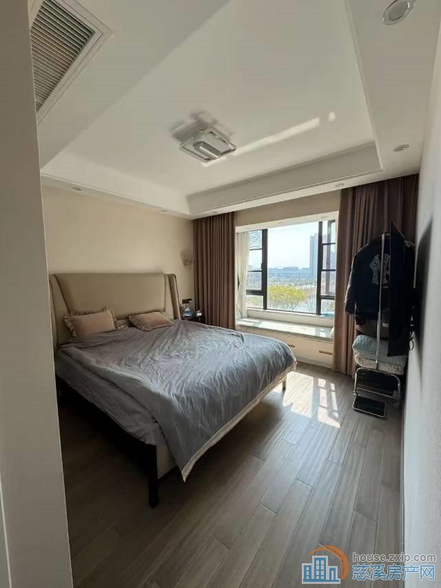 中海湖心半岛127平中间层精233.8万