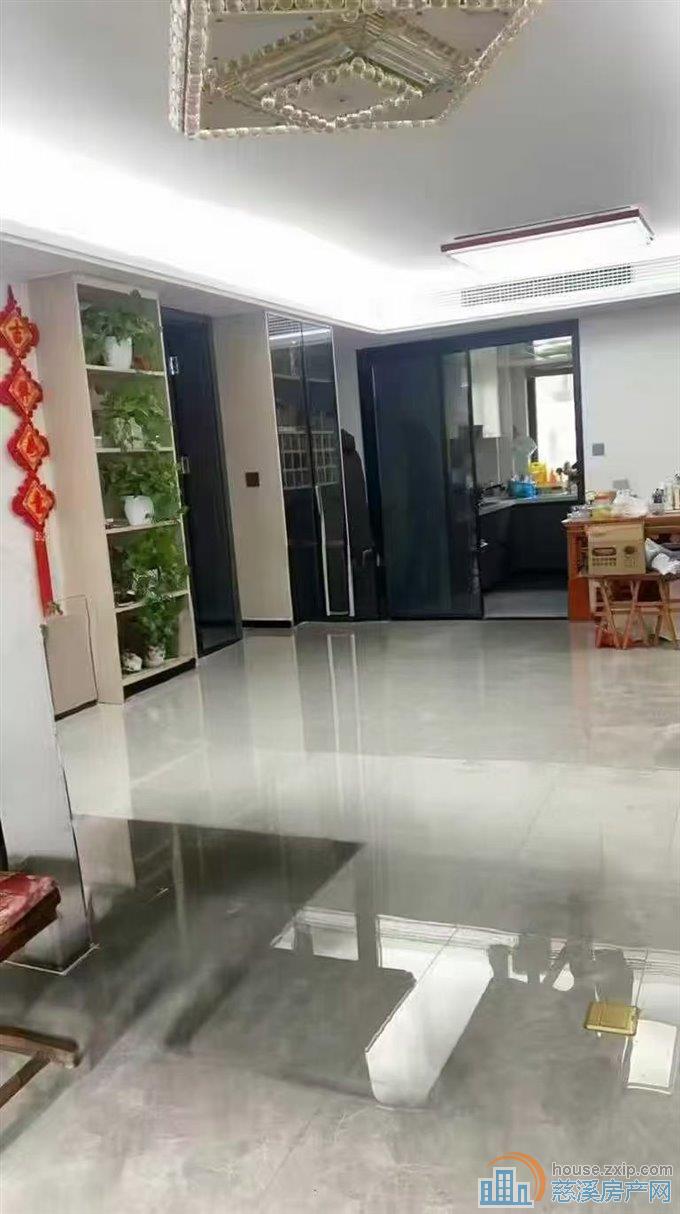 紫荊府电梯洋房5楼124平精装220万