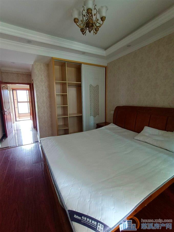 嘉景园朝南精装修单身公寓有阳台直接钥匙在