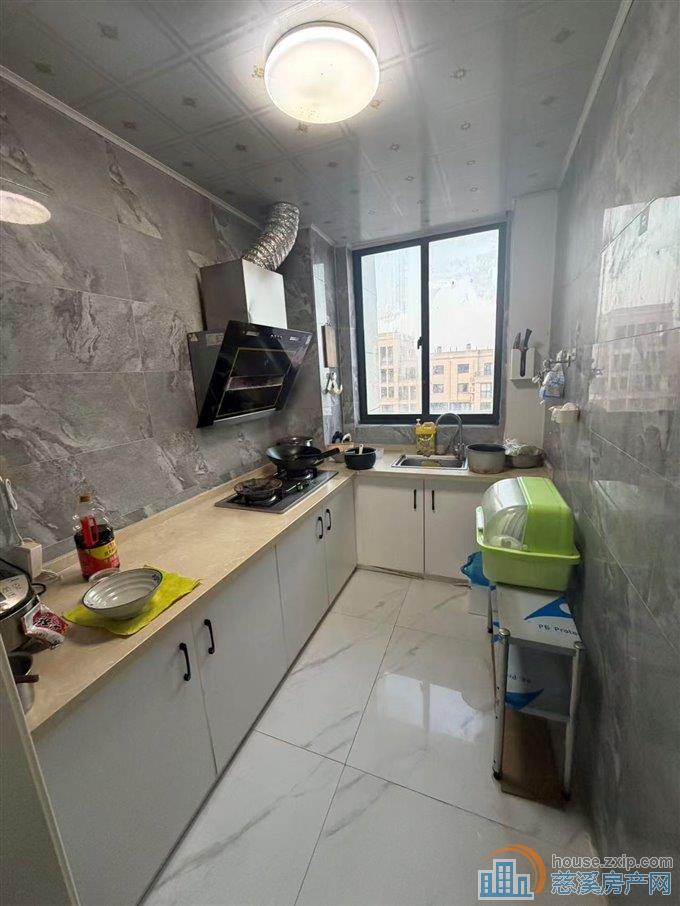 鸣北小区面积105平精装修两间朝南