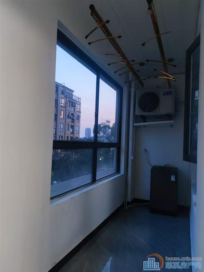 宗汉时代广场新华街 中梁泊景庭