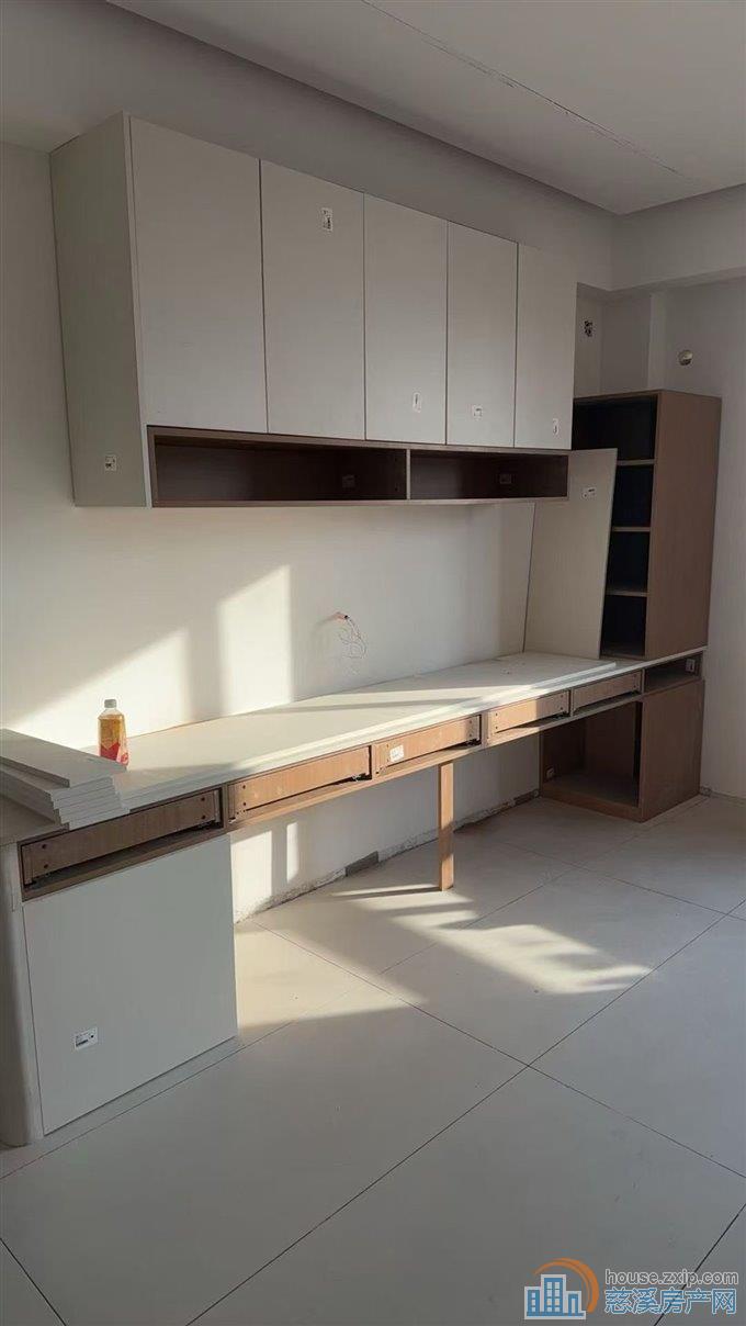 观湖佳苑142平方156.8万车位储藏间