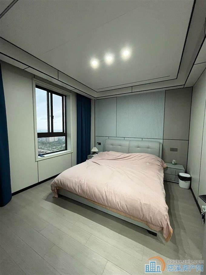 伊顿花苑129平166万全新精装修未入住