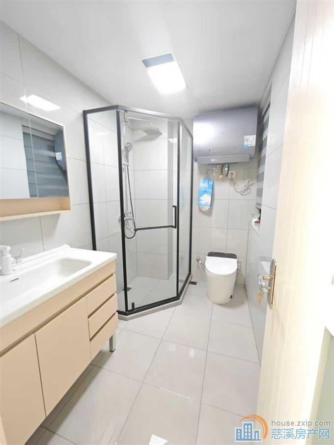 白金湾132平方精装三室二卫129.8万