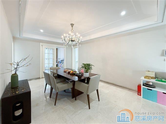 壹公馆 精装送车位 202平方319万