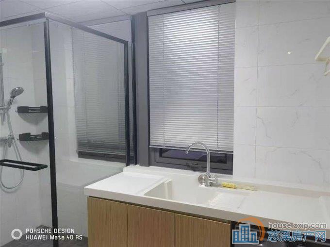 海泊中心2号楼精装修93平公寓72万