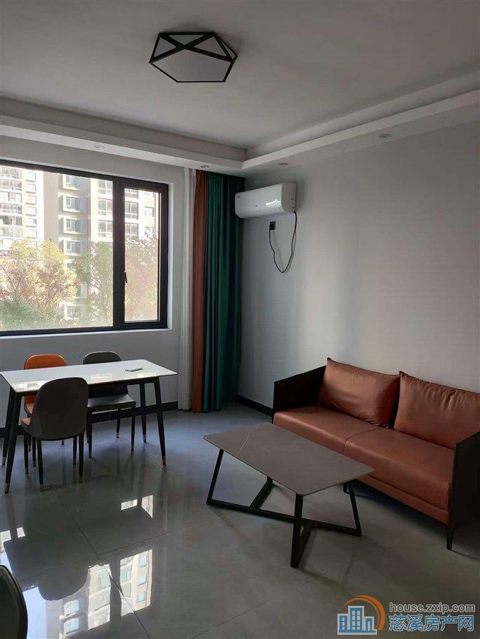 泊蔚里三室南北通透带车位  3600/月