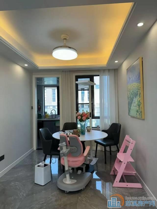 中海湖心半岛127平精装233.8万