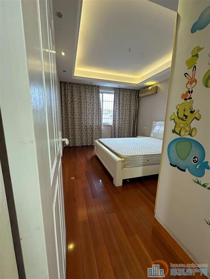 吉祥新村菜场旁 精装二室 月租2300元