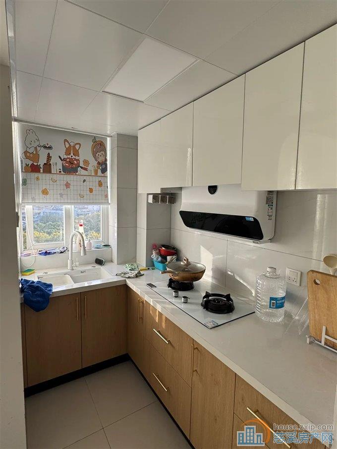 银泰附近精装出租复式公寓