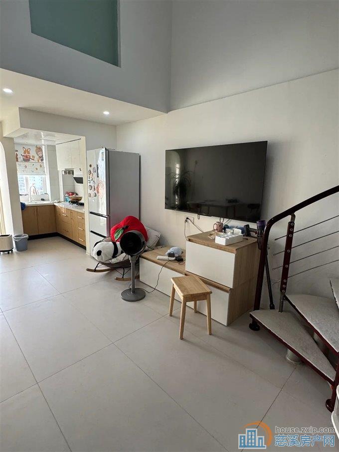 银泰附近精装出租复式公寓