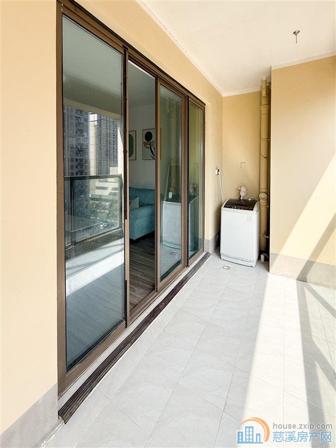 悦华府127平163万中间楼层