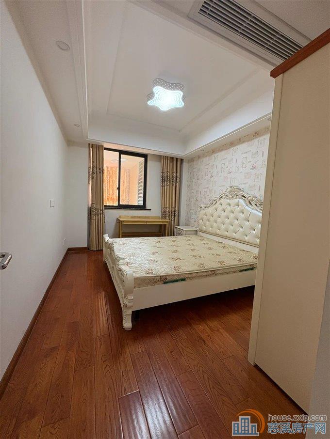 界牌新村138平150万送车位精装修