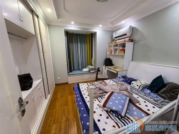 玲珑小区4楼94平架空层婚装94.8万