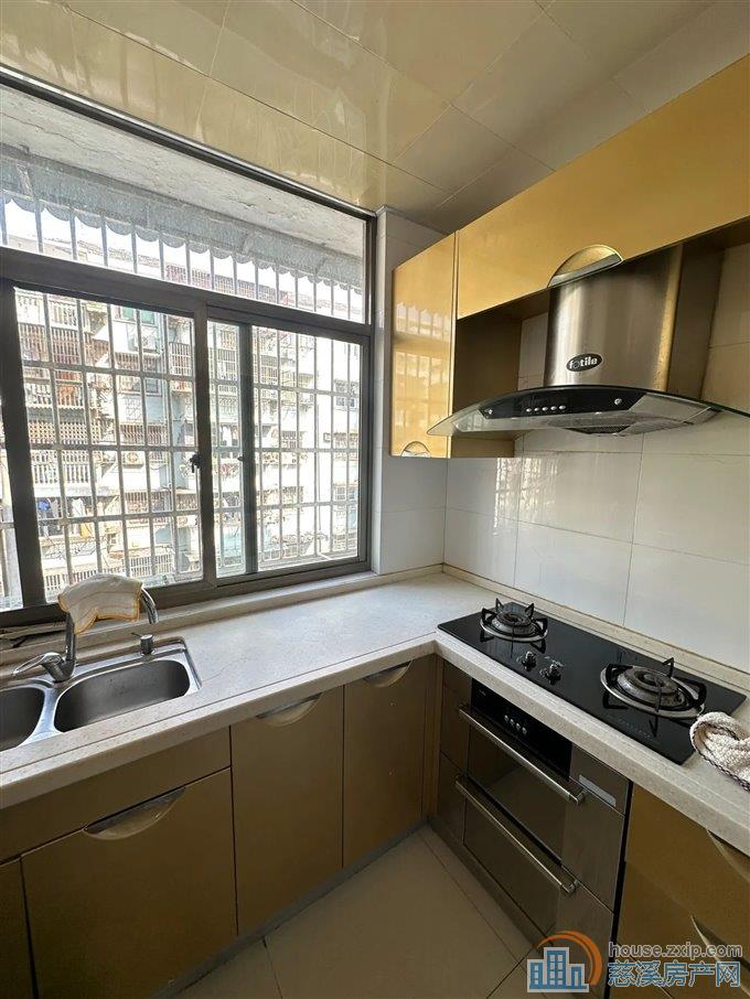 城东新村70平 115万 精装可住无在读