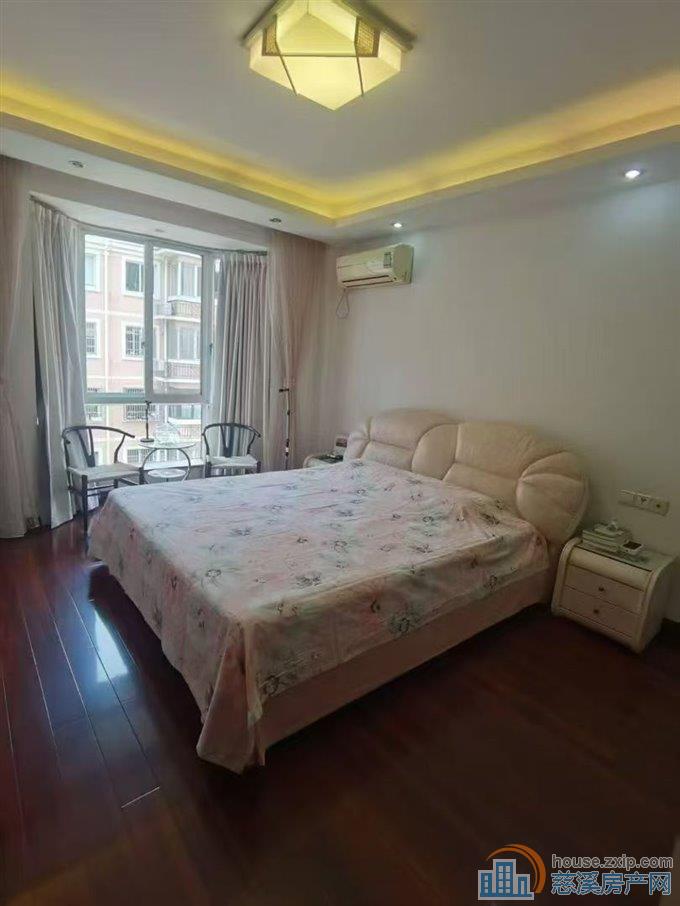 隆兴家园3楼150平车库套精装188万