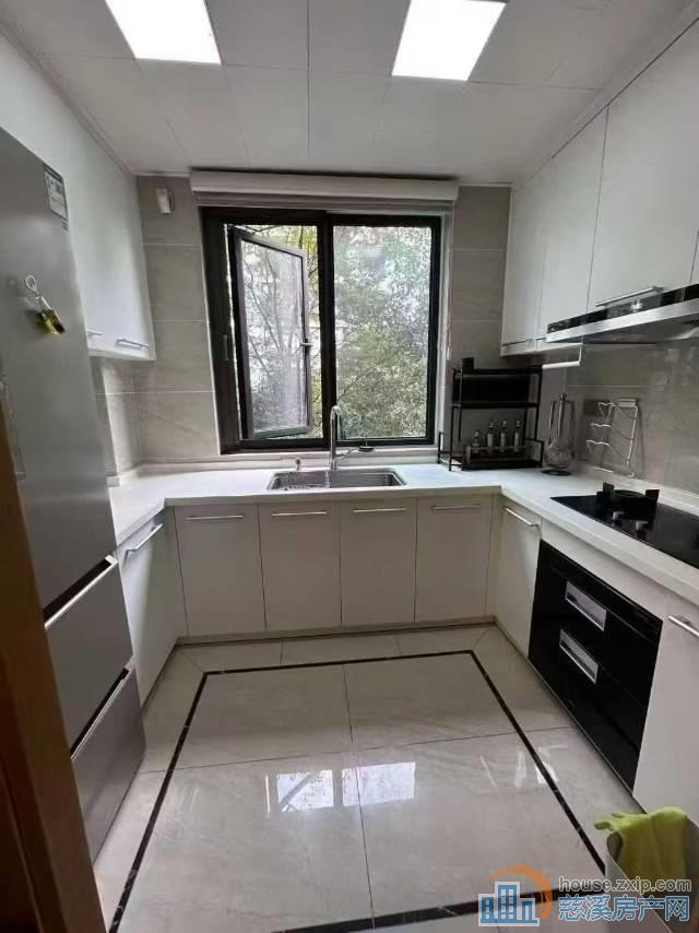 保利4期洋房128平3室精致装修165万