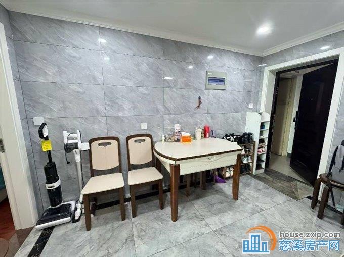 人和家园自住精装75平黄金楼层可读书